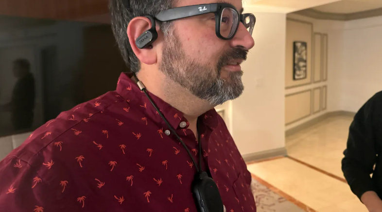 Stein tests prototype pendant-to-earbuds audio streaming. Signal cuts off centimeters from body, reconnects instantly.